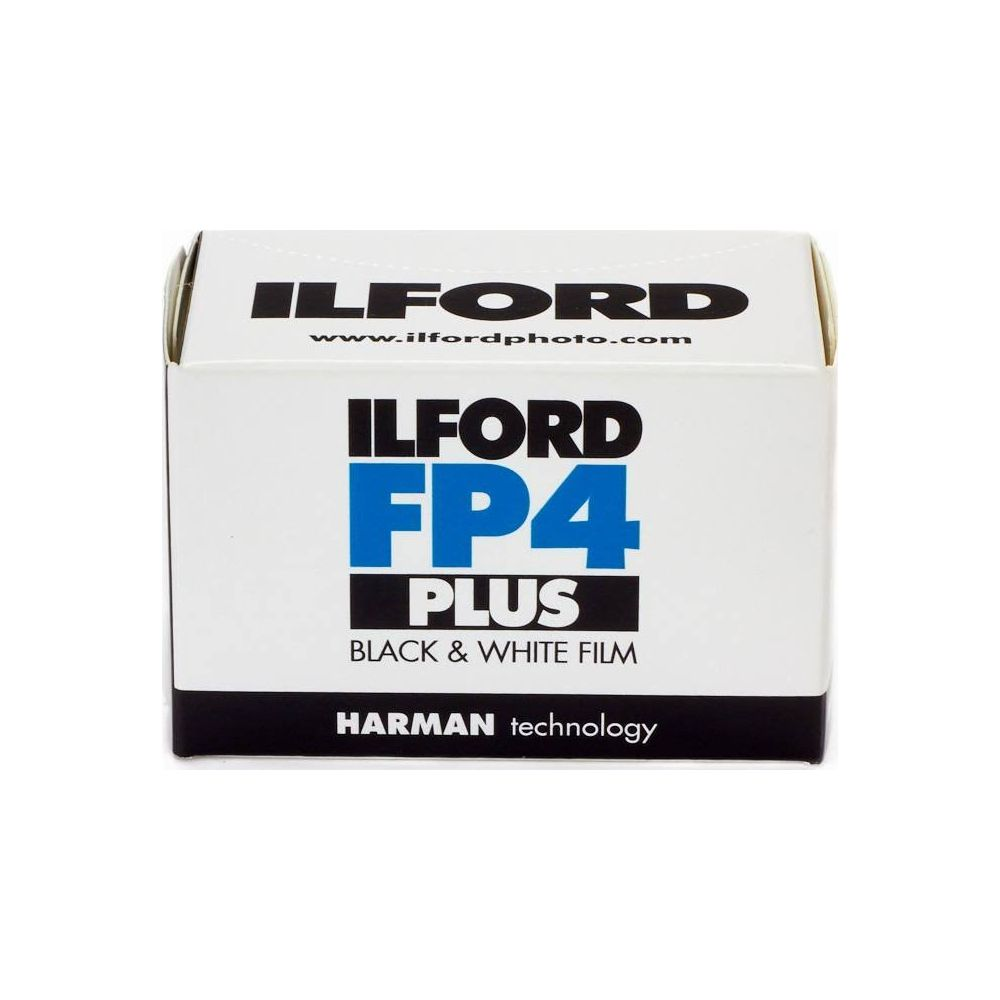 Pudełko filmu czarno-białego Ilford FP4 Plus z technologią HARMAN.