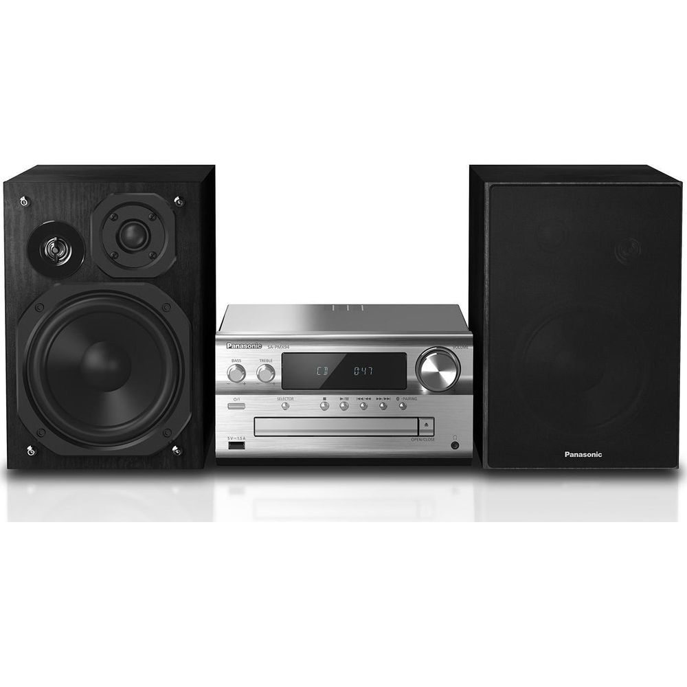 Un ricevitore CD Panasonic argentato affiancato da due altoparlanti neri.
