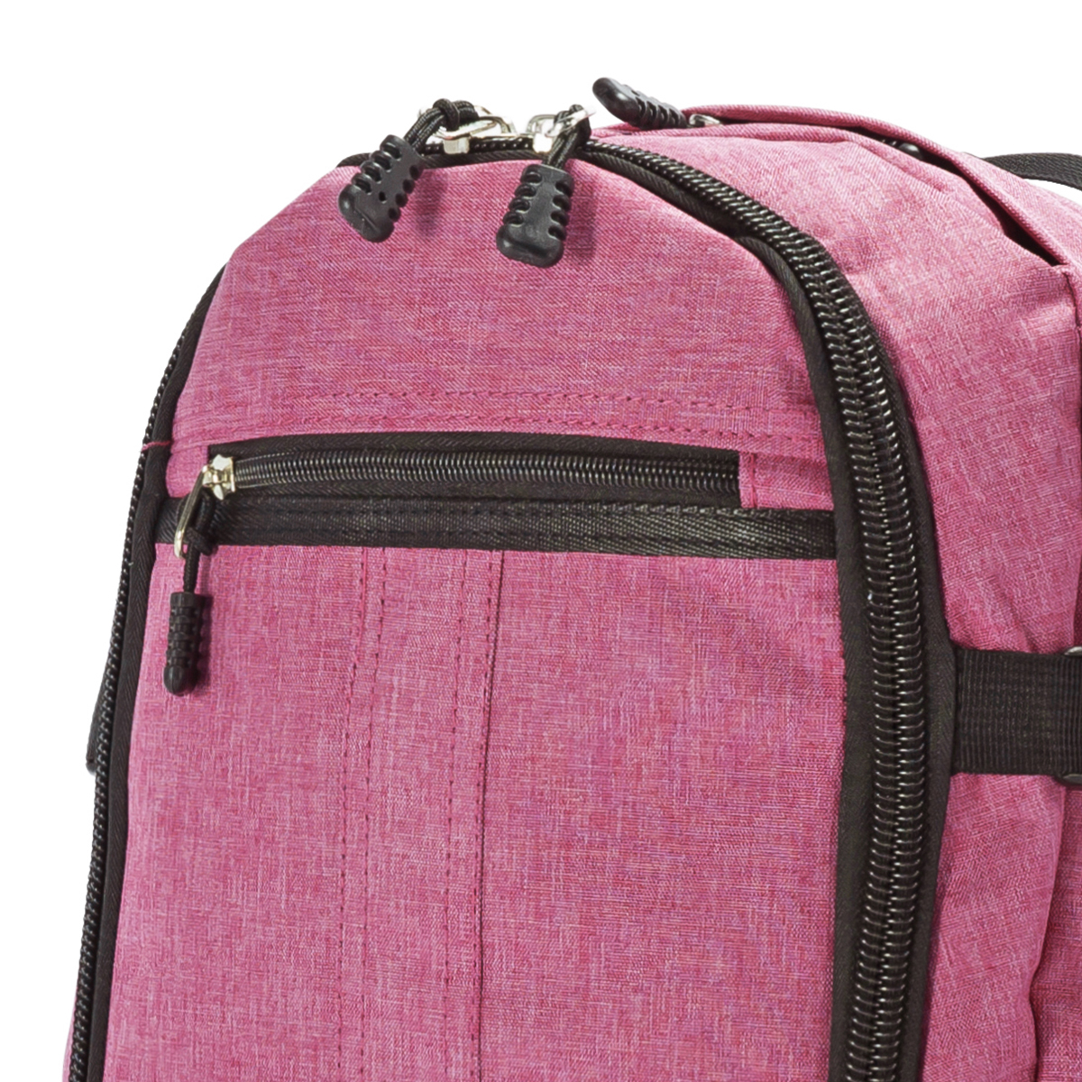 Primer plano de una mochila rosa con cremalleras y tiradores negros.