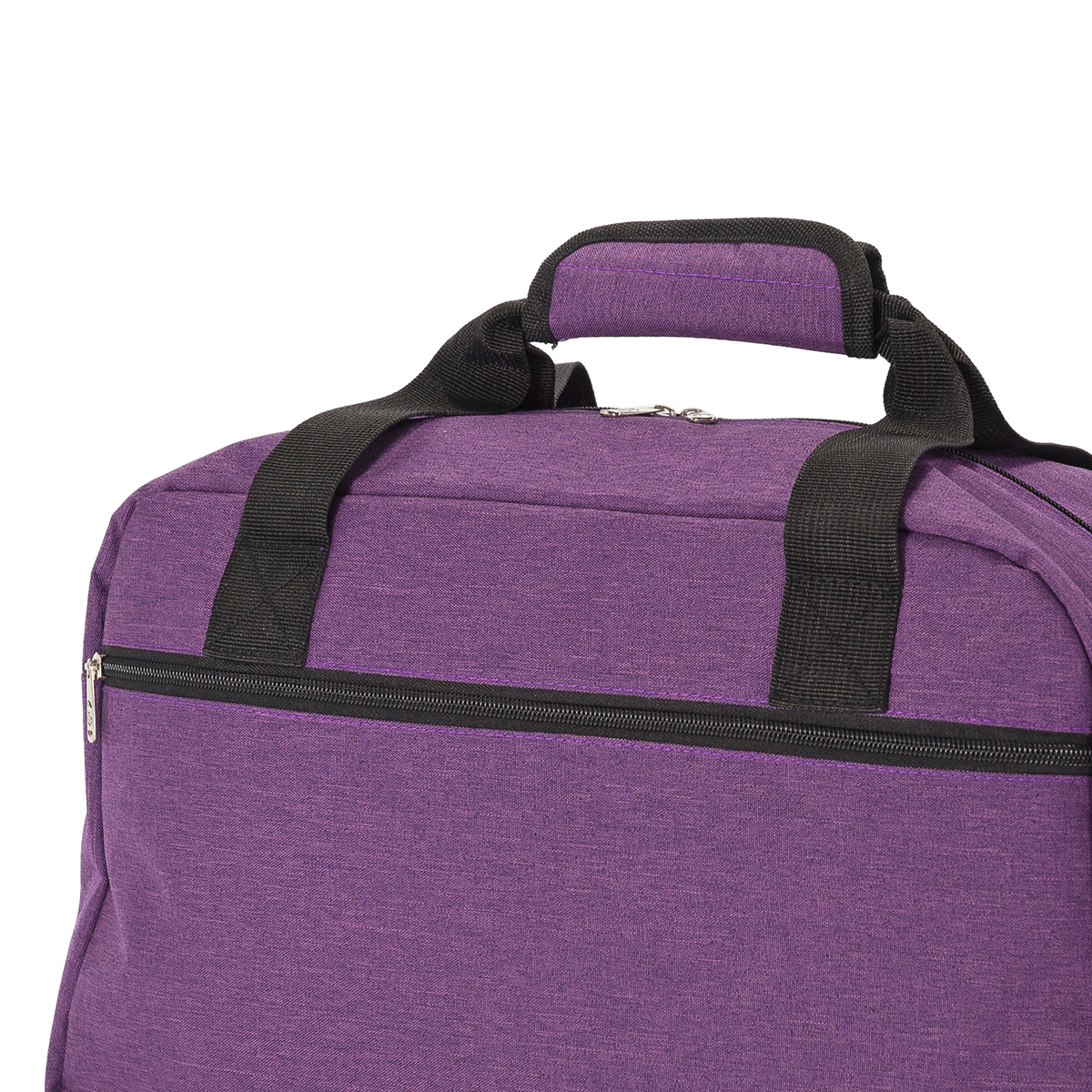 Bolsa de lila con correas negras y detalles de cremallera.