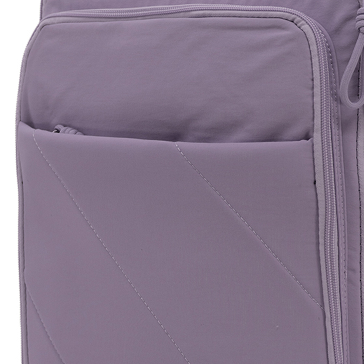 Bolso de tela morado con cremallera y detalles.