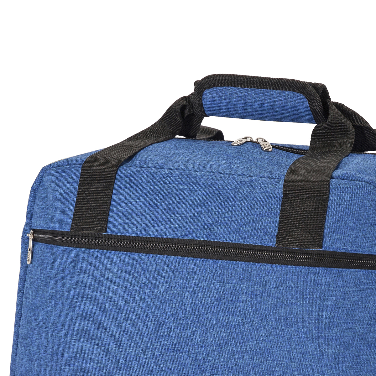 Bolsa de lona azul con asas y cremalleras negras. Vista de cerca.