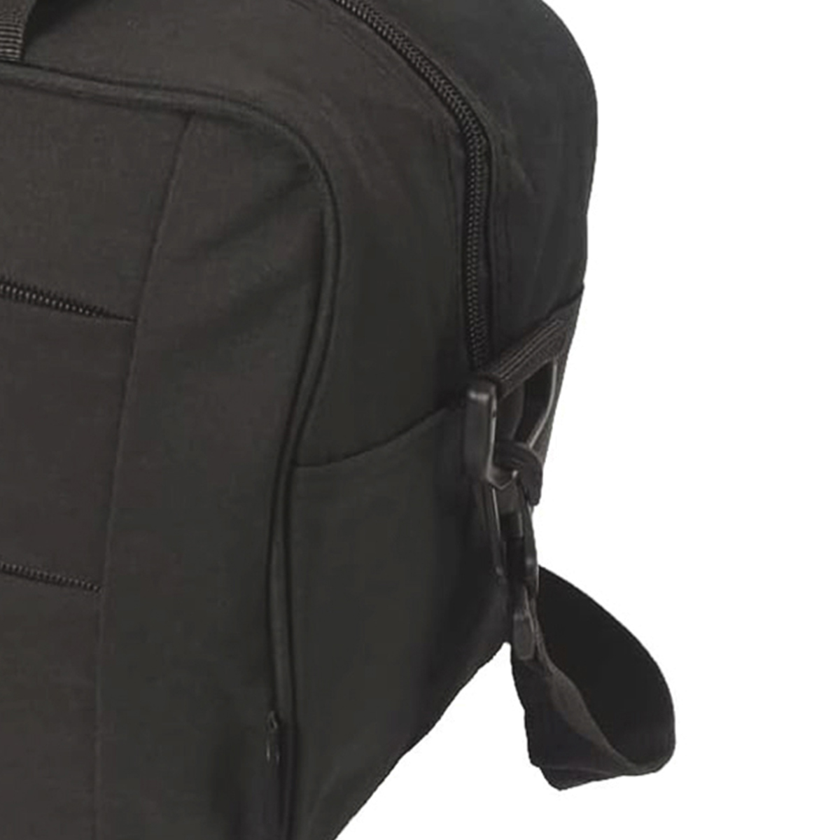 Primer plano de una bolsa negra con cremallera y enganche de correa.