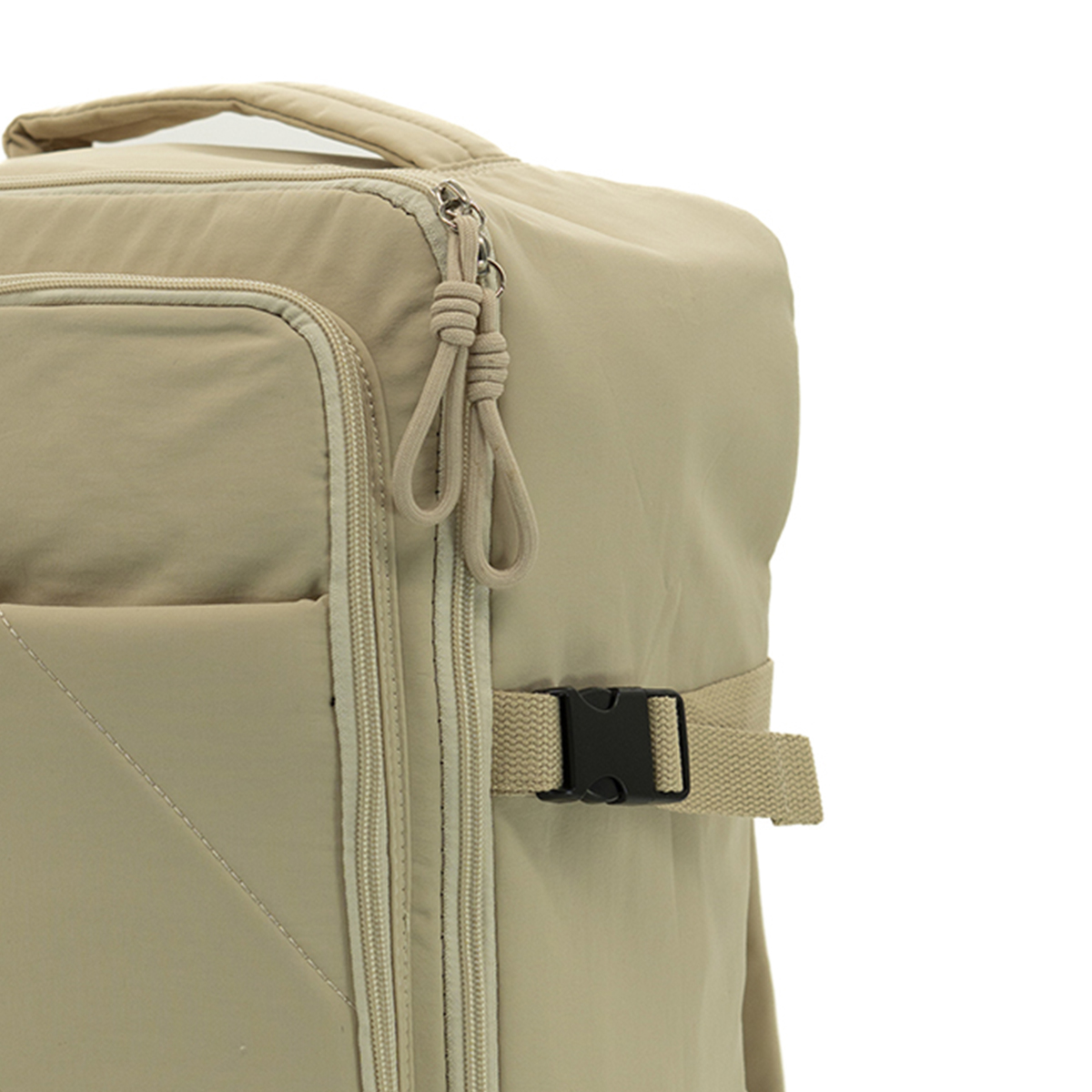 Una bolsa beige con cremalleras, tiradores de cuerda y una correa de hebilla.