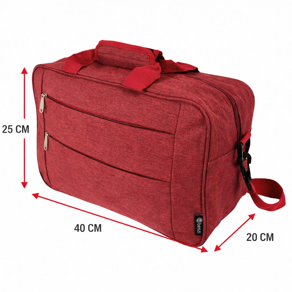 Bolsa de viaje roja con asas y correa desmontable. Dimensiones: 40x25x20 cm.