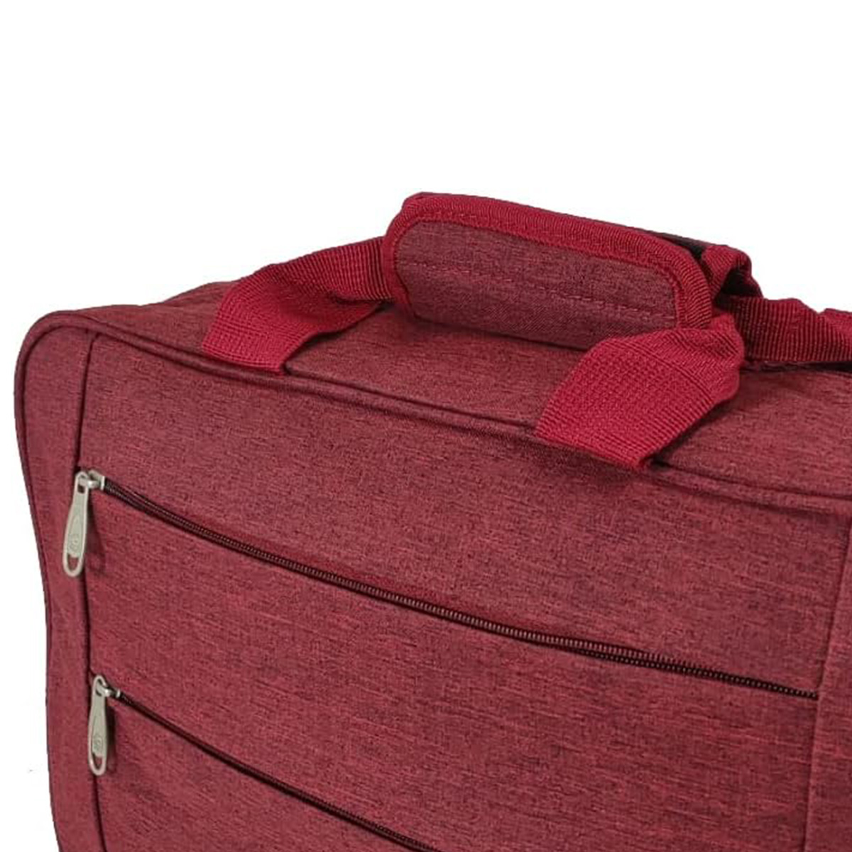 Bolsa de viaje roja con asa acolchada y cremalleras.