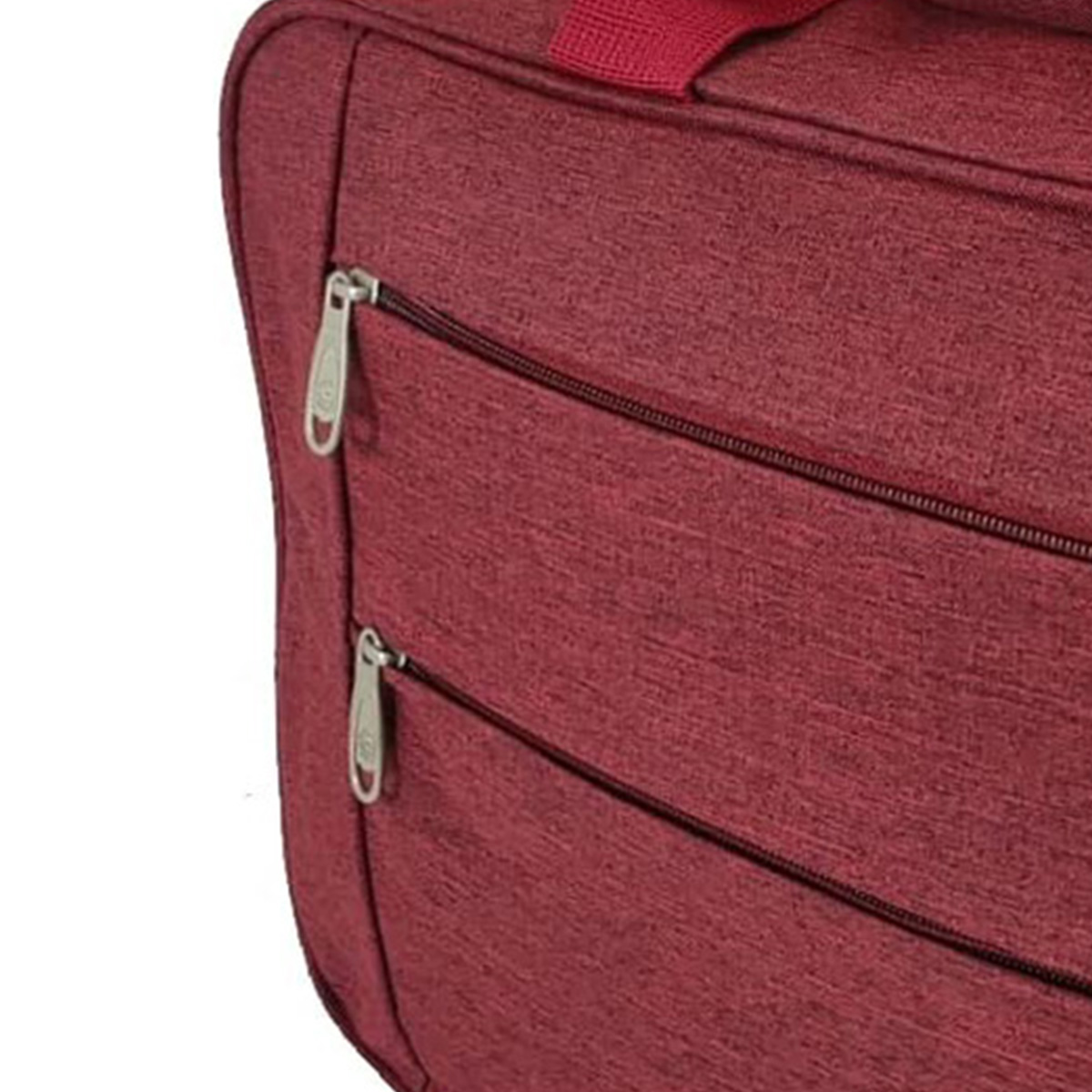 Primer plano de una bolsa roja con dos cremalleras y un asa roja.