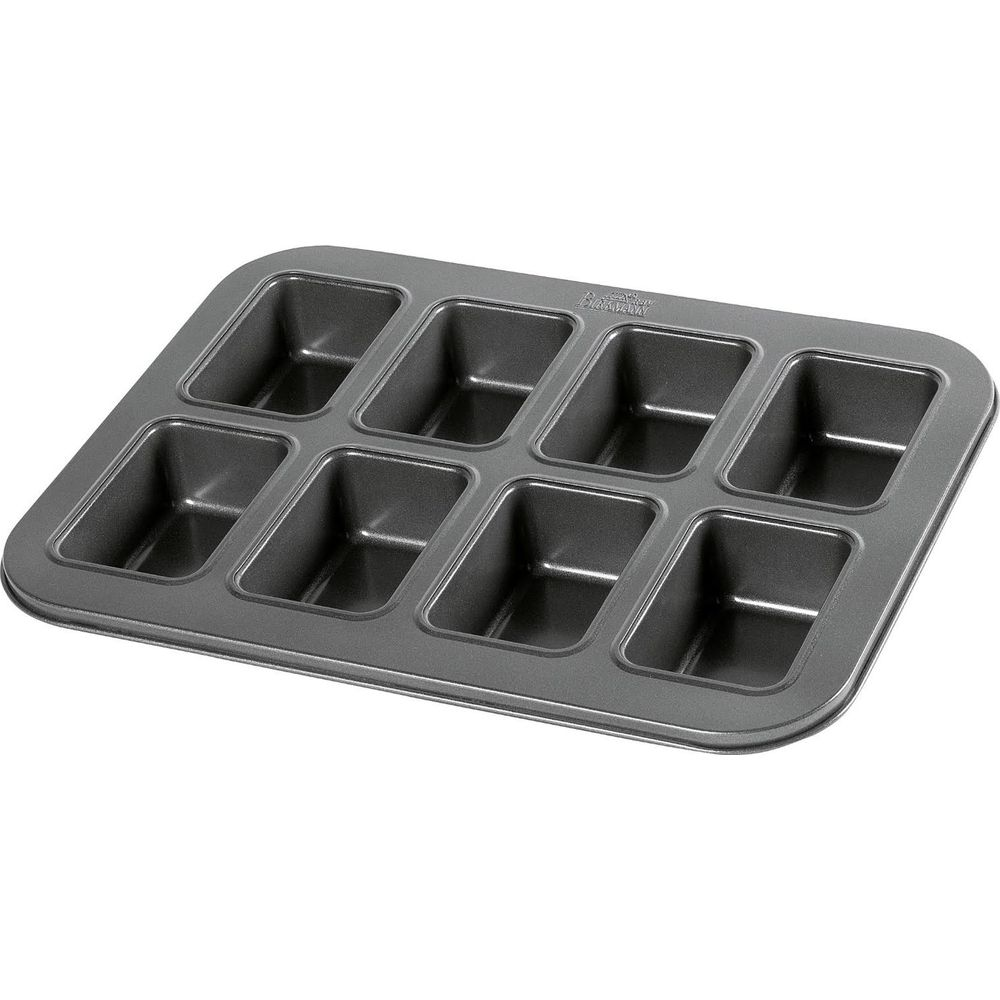 Eine dunkle Metallform mit acht rechteckigen Vertiefungen zum Backen von Brownies oder Muffins.
