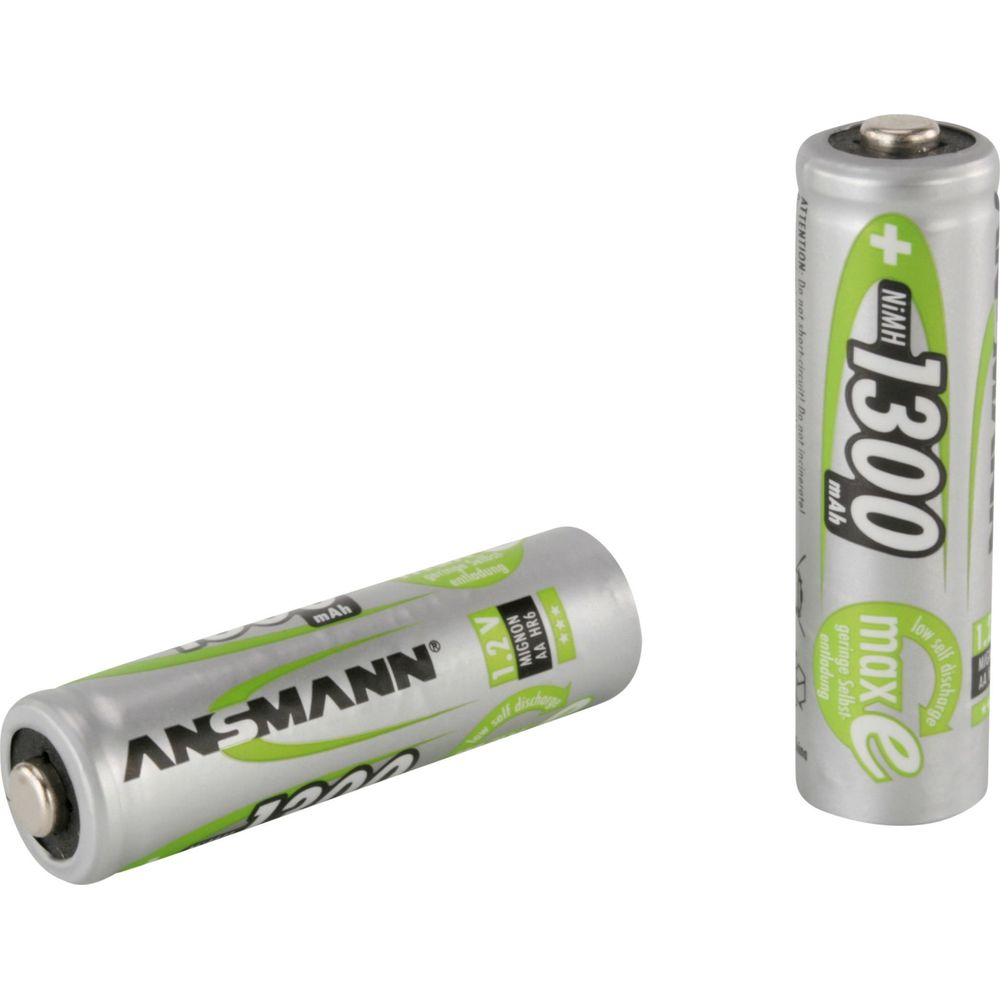 Zwei AA-Batterien, eine mit ANSMANN-Logo, die andere mit 1300 mAh Kapazität.