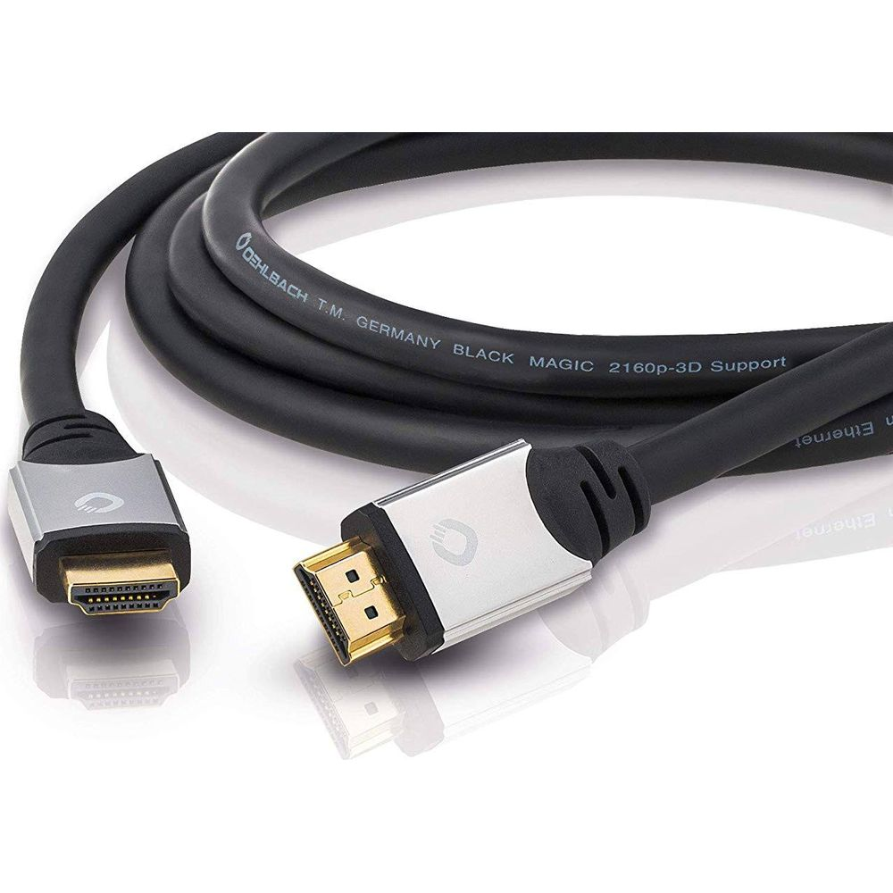 Ein schwarzes HDMI-Kabel mit Goldanschlüssen und silbernen Akzenten auf weißem Grund.