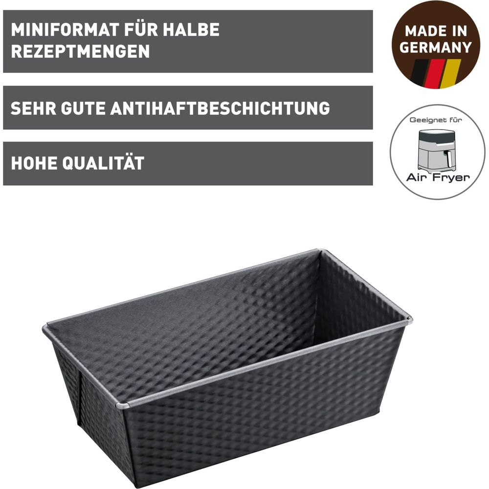 Ciemna, prostokątna forma do ciasta z wzorem romboidalnym.