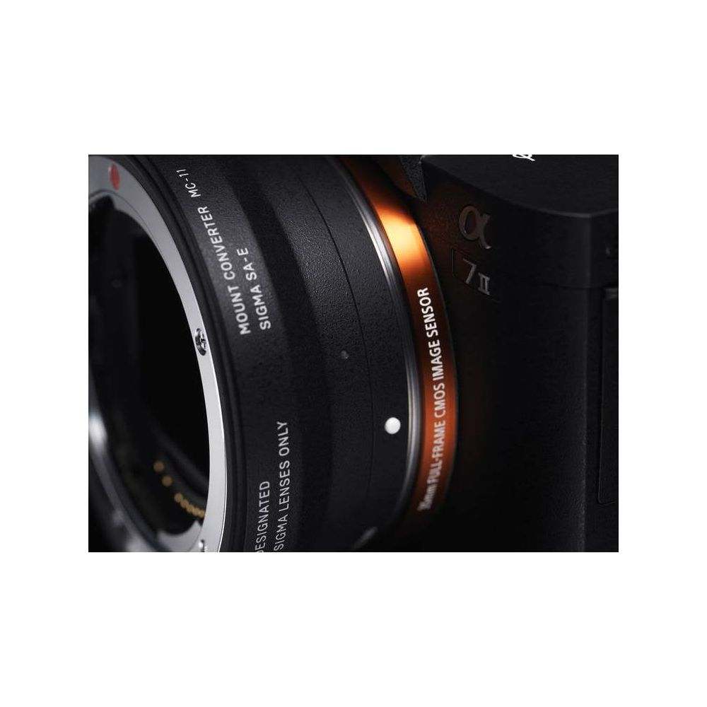 Un convertitore di montatura Sigma MC-11 per obiettivi Sigma SA-E.