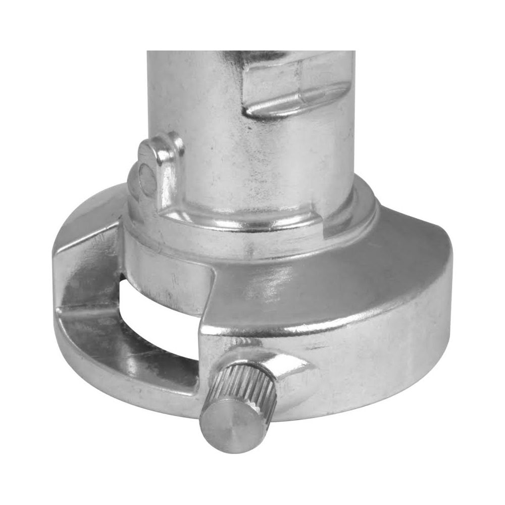 Zbliżenie srebrnego metalowego adaptera ze śrubą radełkowaną.