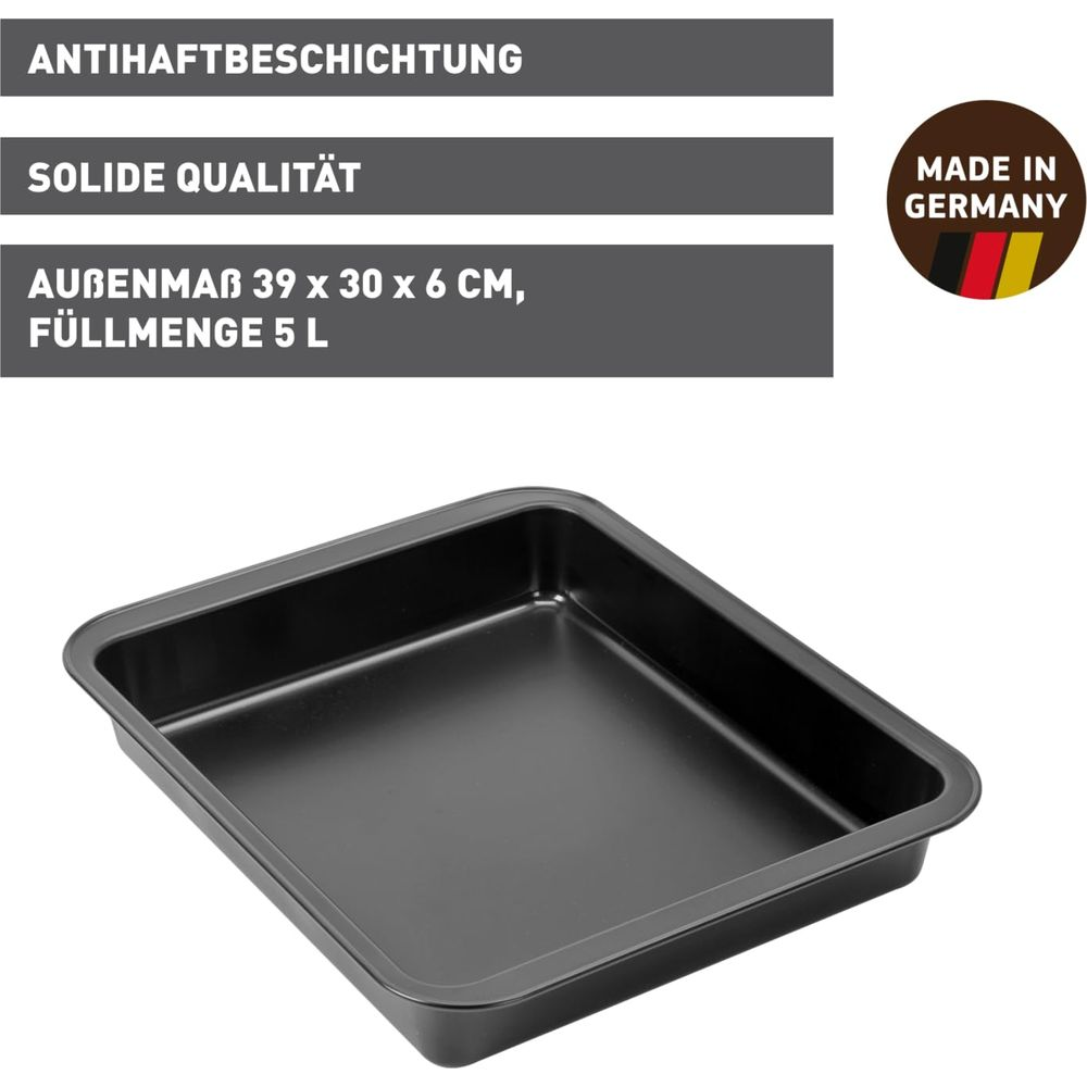 Eine schwarze, rechteckige Backform mit hohem Rand. "Made in Germany".