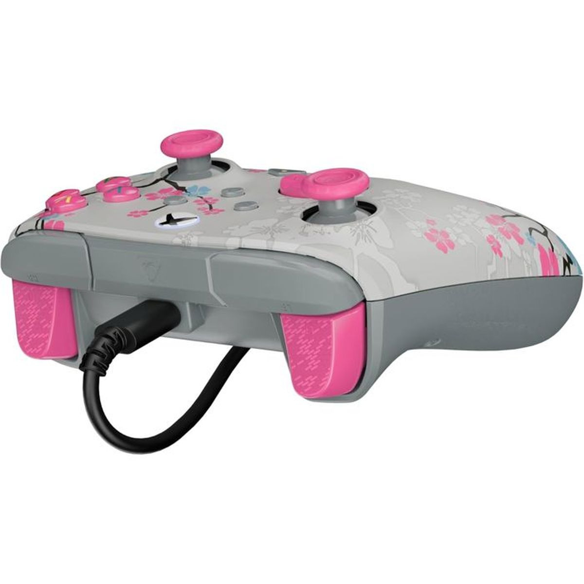 Grauer Controller mit rosa Knöpfen und Blumenmuster. Kabel angeschlossen.