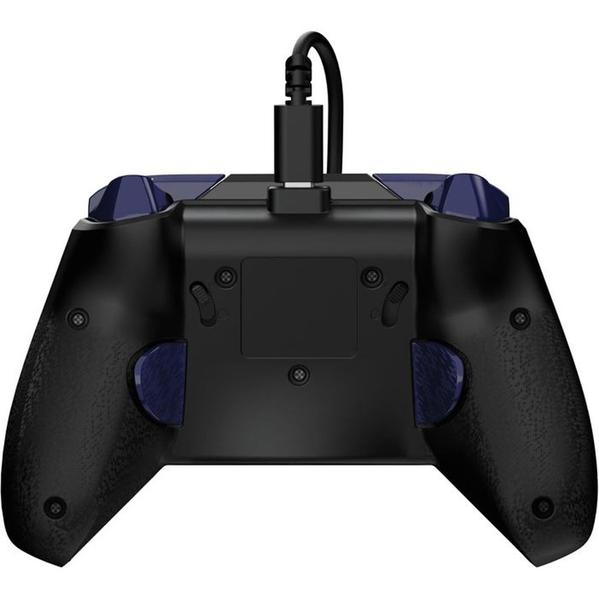 Controller di gioco nero con accenti blu e cavo USB collegato.