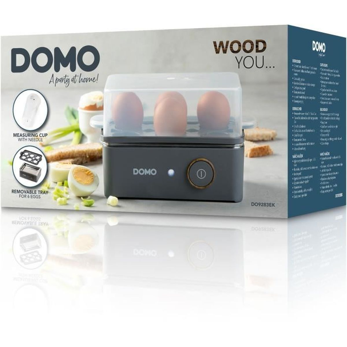 Ciemnoszara maszynka do jajek z trzema jajkami pod przezroczystą pokrywką, zbliżenie.