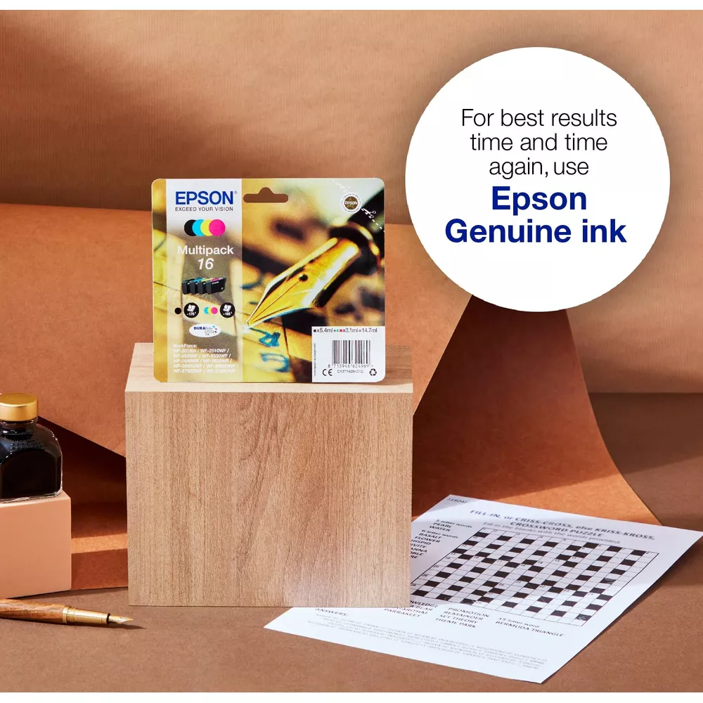 Cartouches d'encre multipack Epson 16 sur bloc en bois avec stylo et puzzle.