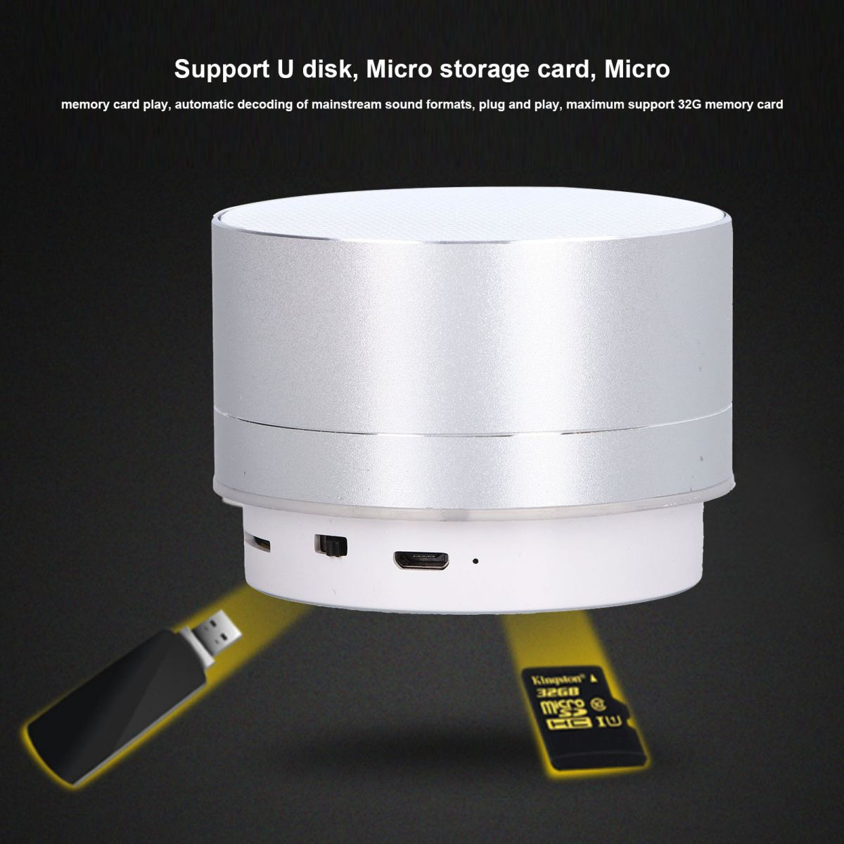 Silberner Lautsprecher mit USB-Stick und Micro-SD-Karte.
