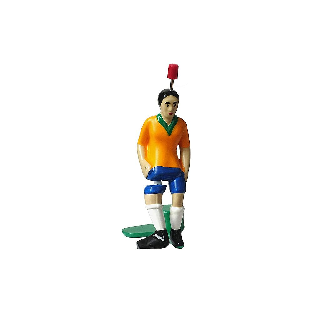 Fußballspielerfigur in orange-grünem Trikot, blauer Hose, weißen Socken und schwarzen Schuhen.