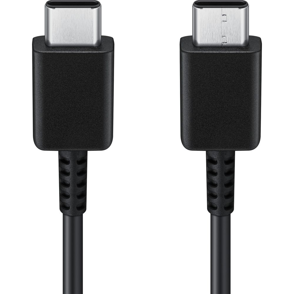 Zwei schwarze USB-C-Kabelenden mit silbernen Anschlüssen auf weißem Hintergrund.
