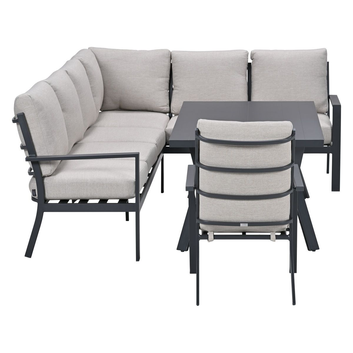 Een hoekbank en tafel met grijze metalen frames en lichtgrijze kussens.