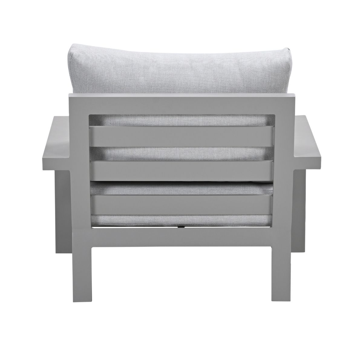  Grijze fauteuil met kussens, van achteren gezien.