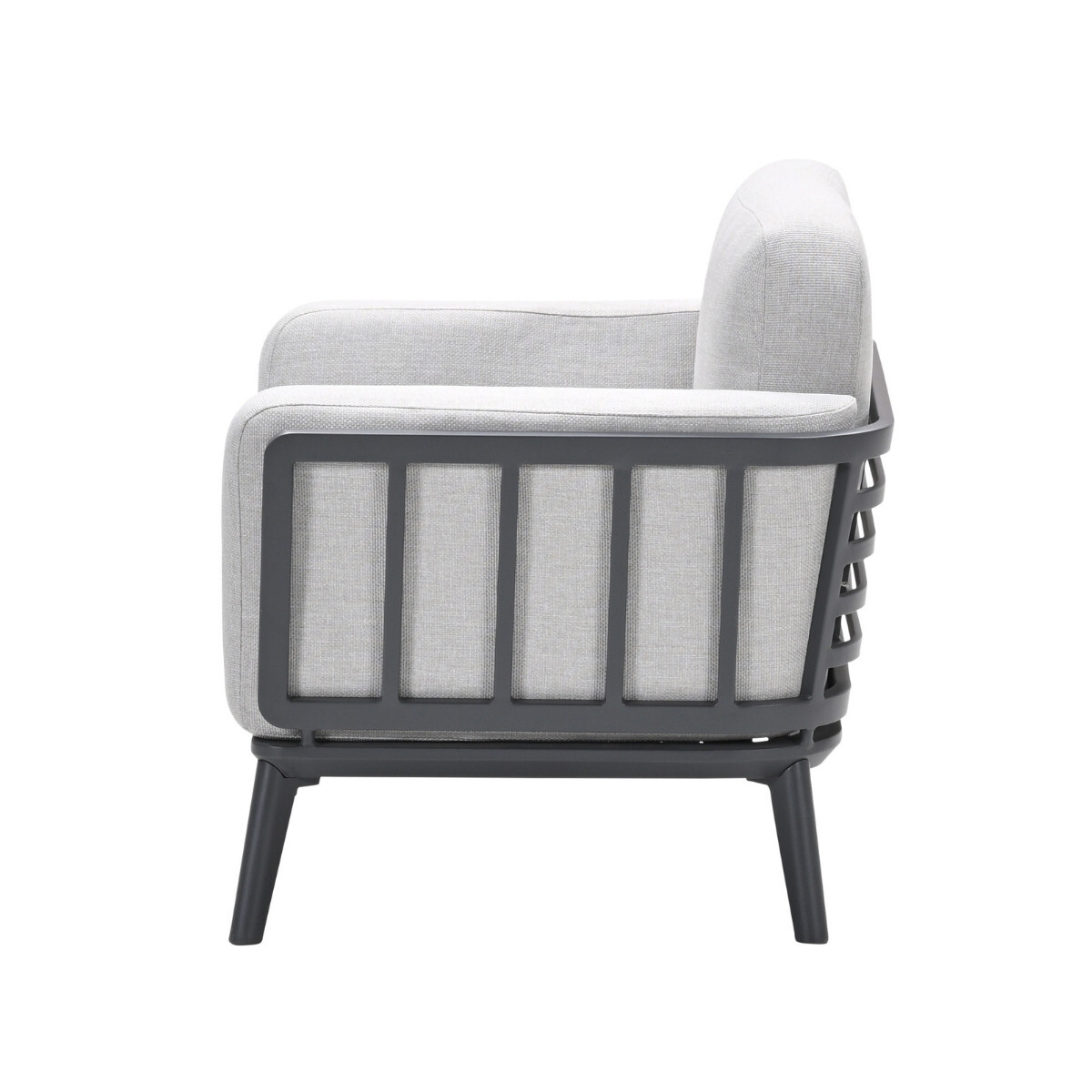 Grijze fauteuil met donker metalen frame en dunne poten, van opzij gezien.