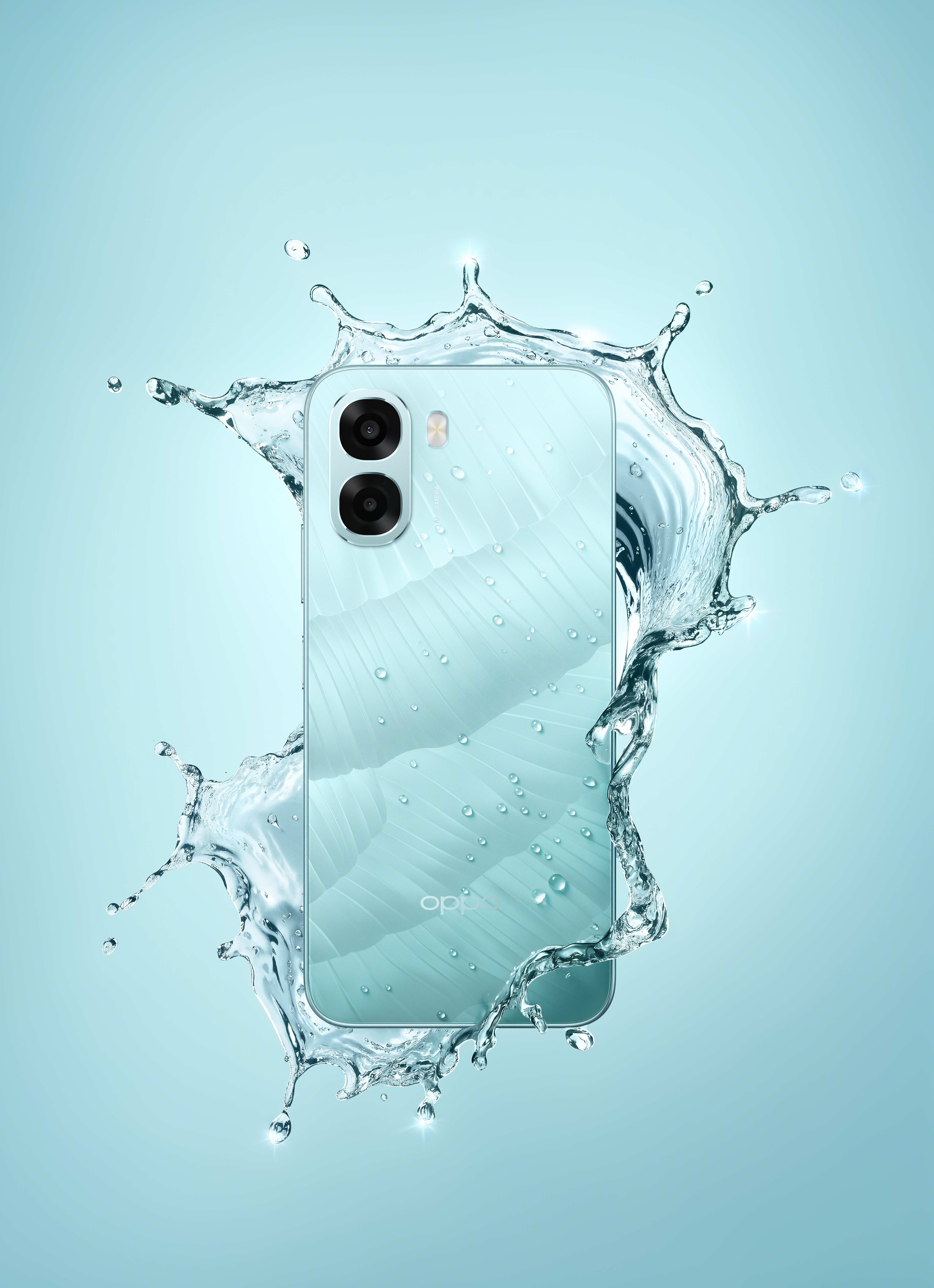 Een turquoise smartphone met twee camera's in een waterspattafereel.