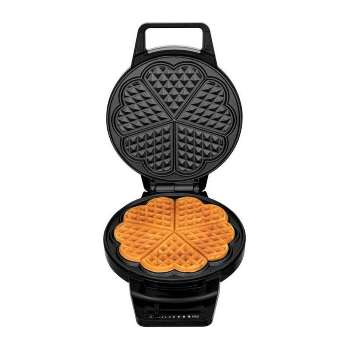 Ein offener schwarzer Waffelbereiter mit herzförmigen Waffeln.