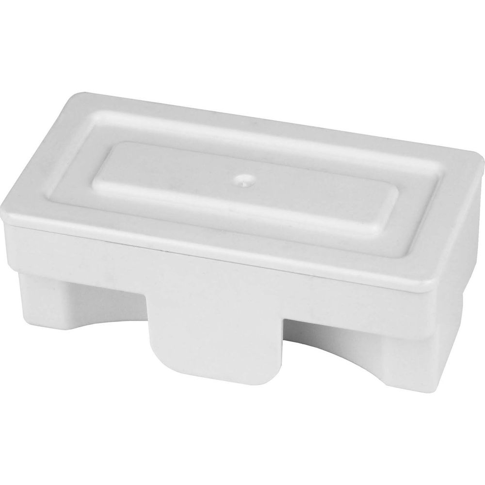 Biały prostokątny pojemnik z podniesioną pokrywą i dwoma wycięciami na dole.