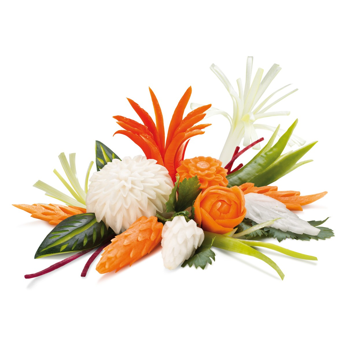 Frucht- und Gemüseschnitzereien: weiße und orangefarbene Blumen, grüne Blätter.