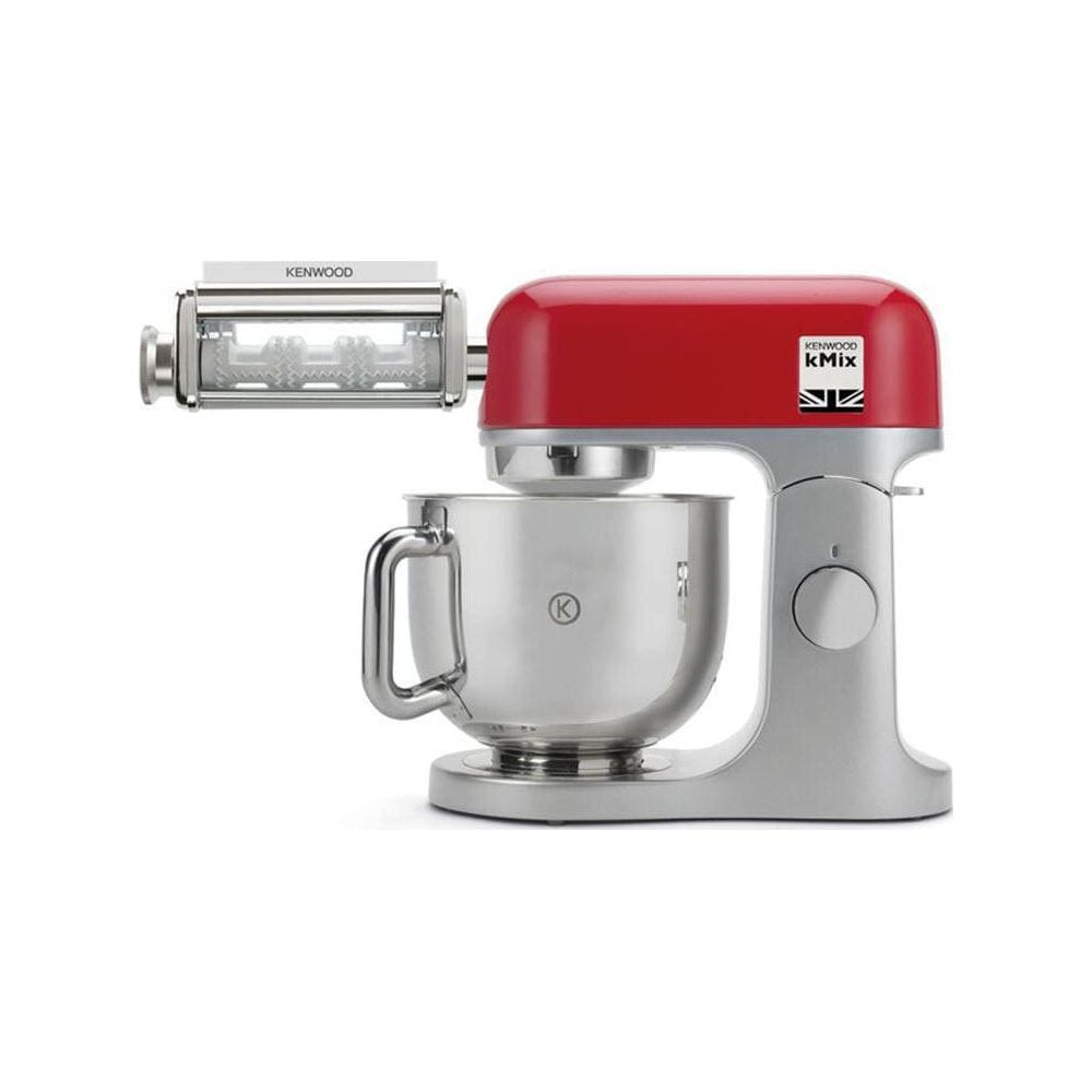 Czerwona przystawka do robota kuchennego Kenwood z wałkiem do makaronu na białym tle.