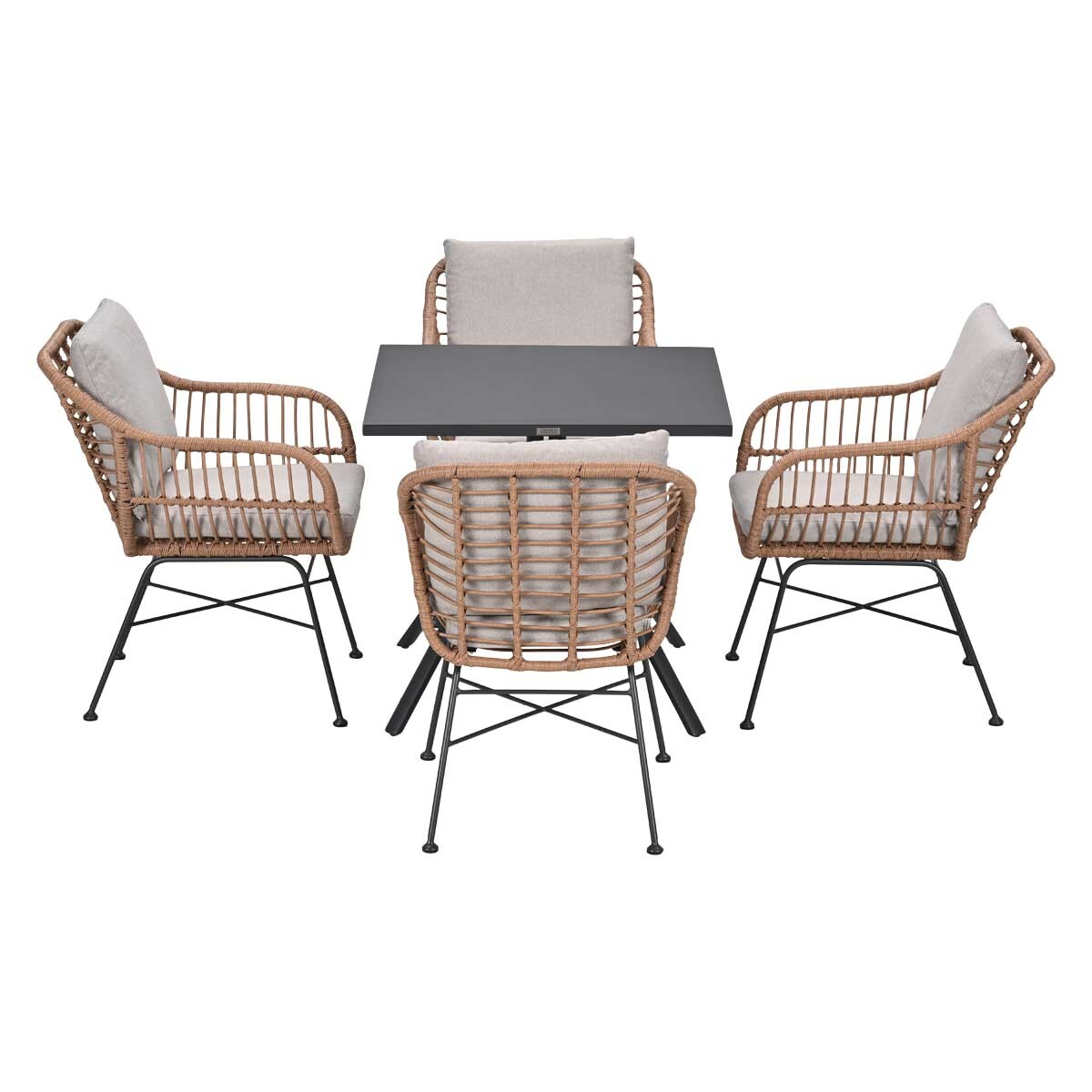 Een vierkante tafel met vier rieten stoelen met kussens, allemaal op zwarte poten.