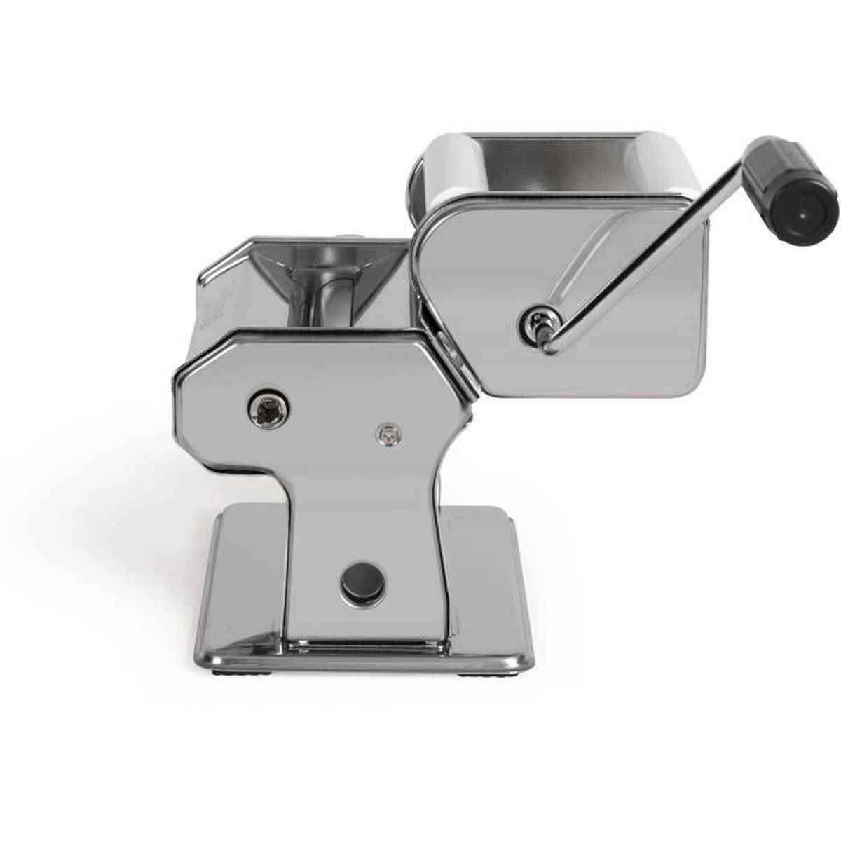 Błyszcząca srebrna maszynka do makaronu z czarną rączką na białym tle.