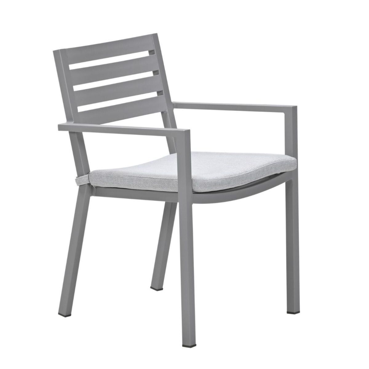 Grijze fauteuil met lichtgrijs kussen, tegen een witte achtergrond.