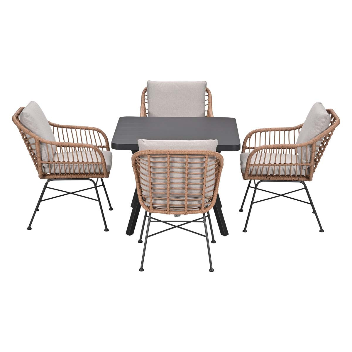 Een donkere rechthoekige tafel met vier rieten stoelen met kussens ervoor.