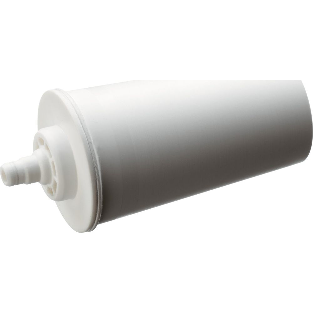 Un filtro dell'acqua bianco con connettore a sinistra, su sfondo bianco.