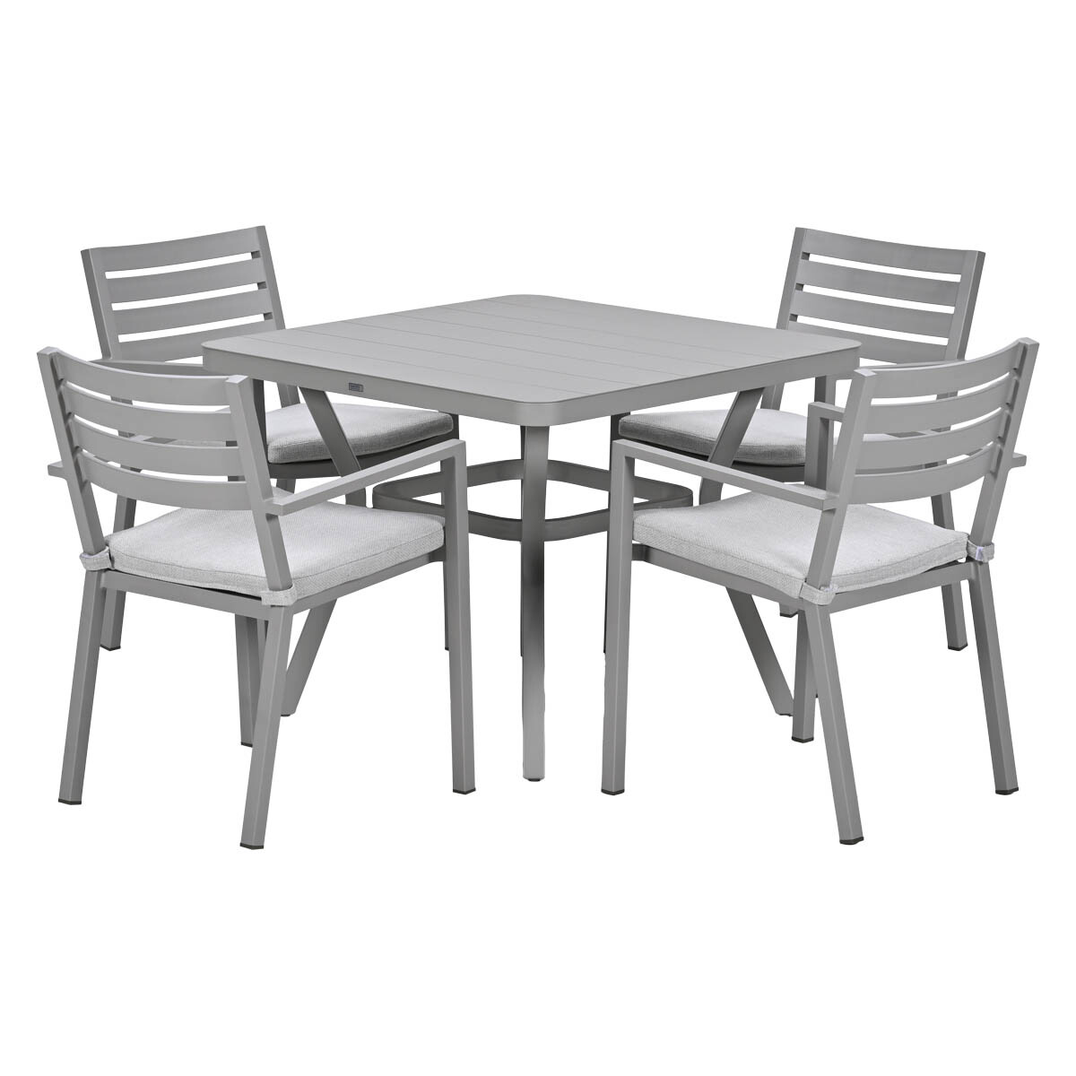 Grijze buitentafel met vier stoelen met lichtgrijze kussens.