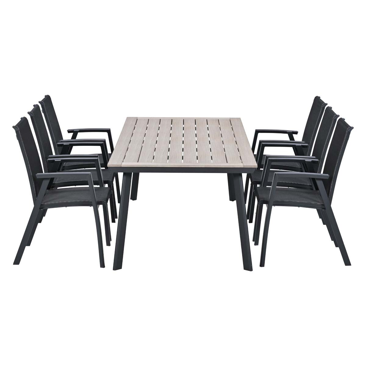 Rechthoekige tafel met licht houtlook en zes zwarte stoelen met armleuningen.