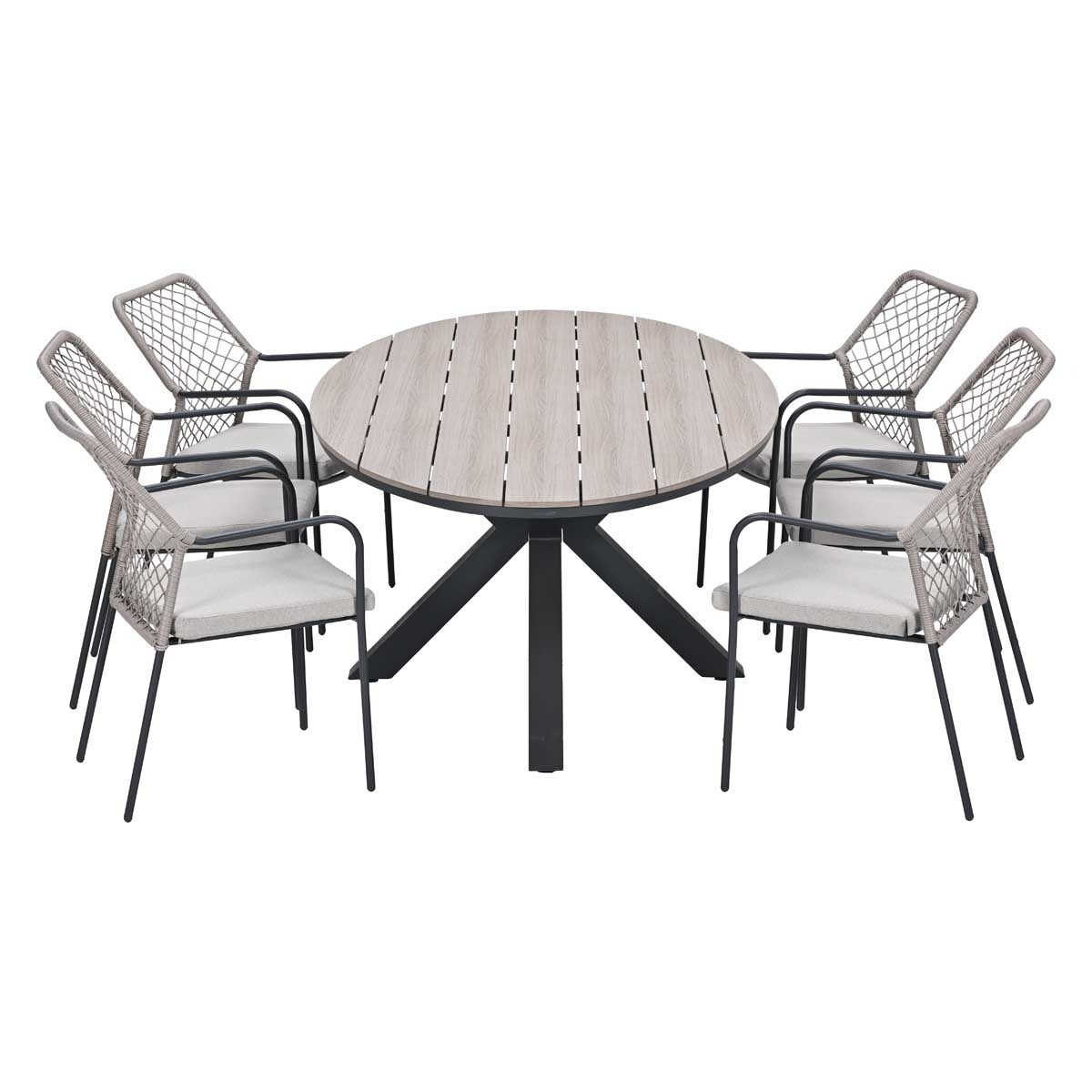 Ronde tafel met zes grijze stoelen, allen met witte kussens.
