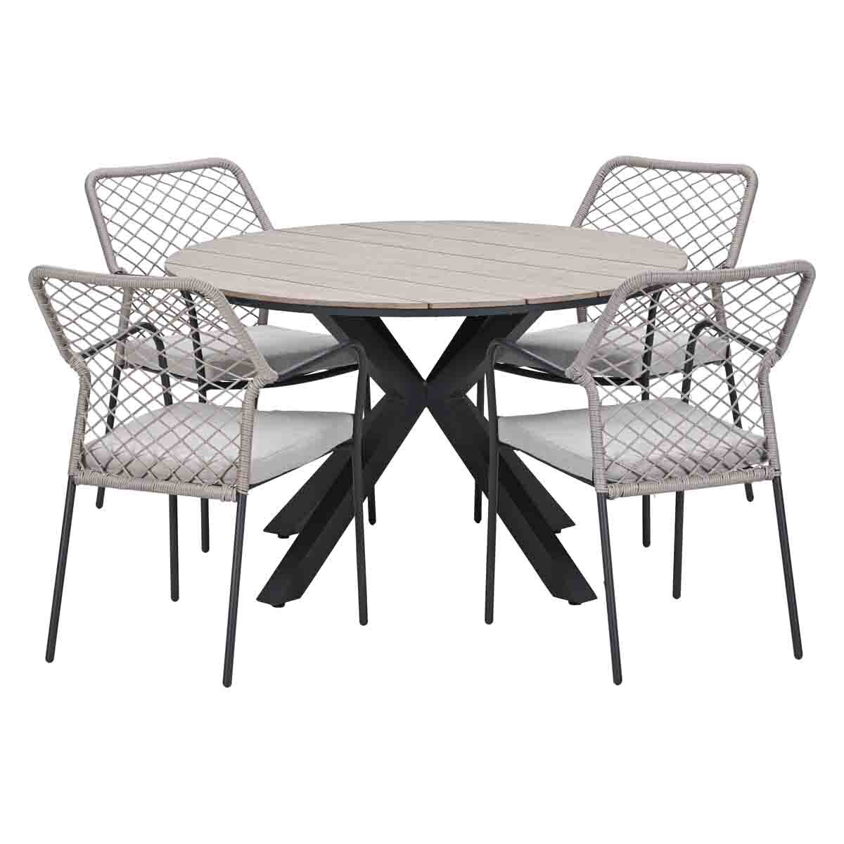 Een ronde tafel met vier grijze stoelen met kussens op witte achtergrond.