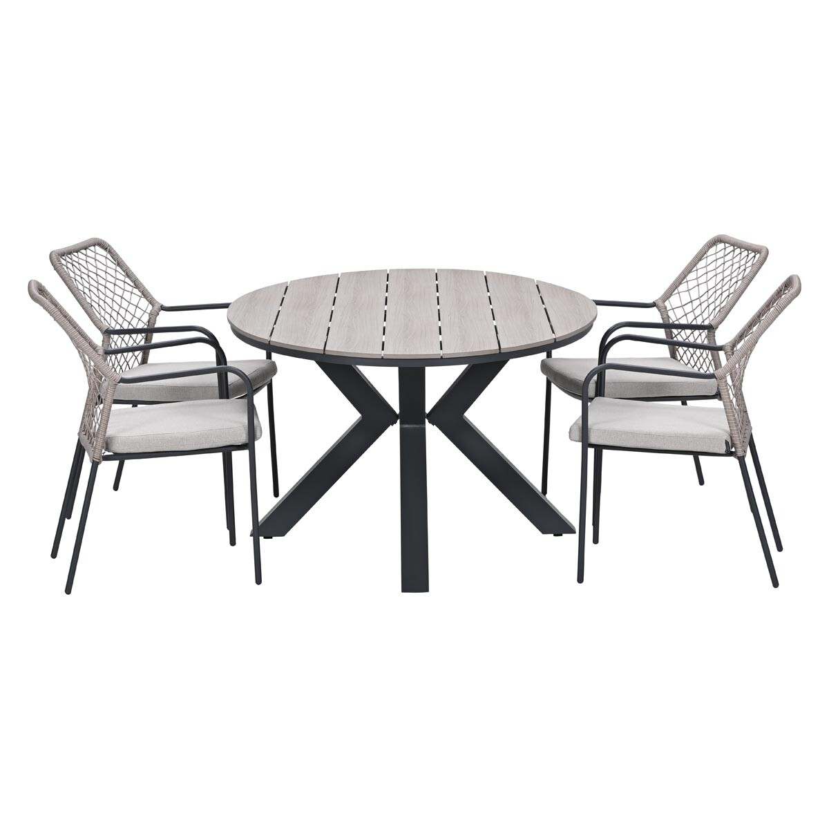 Ronde tafel met hout-look en vier stoelen ernaast op witte achtergrond.