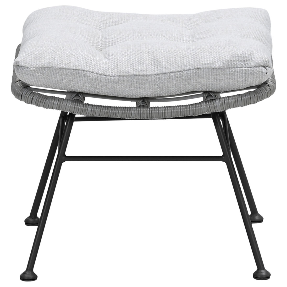 Een grijze hocker met een gestoffeerde zitting en zwart metalen frame.