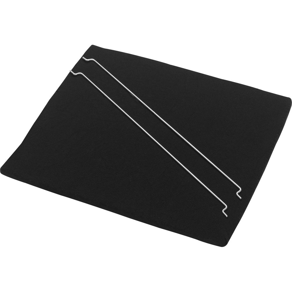 Un panno nero con due aste d'argento disposte diagonalmente.