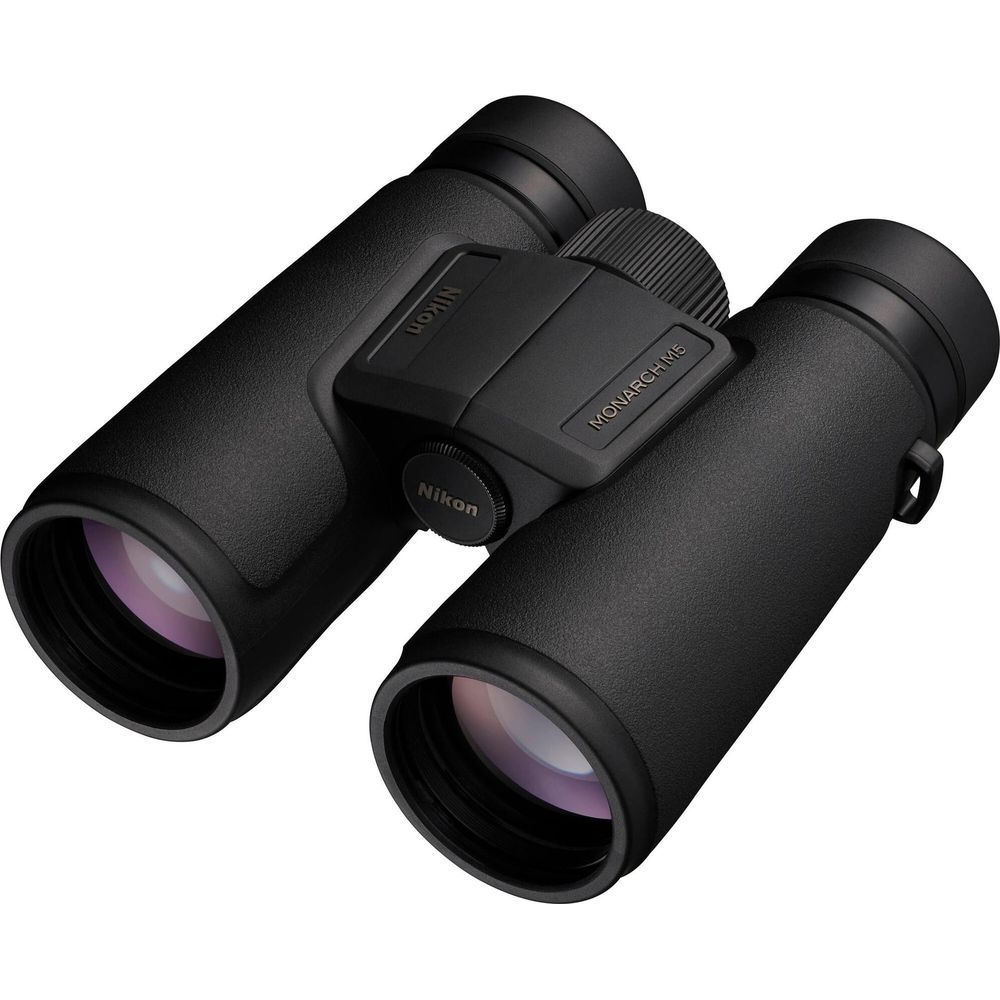 Binocolo Nikon Monarch M5 nero con impugnatura testurizzata e rotella di messa a fuoco.
