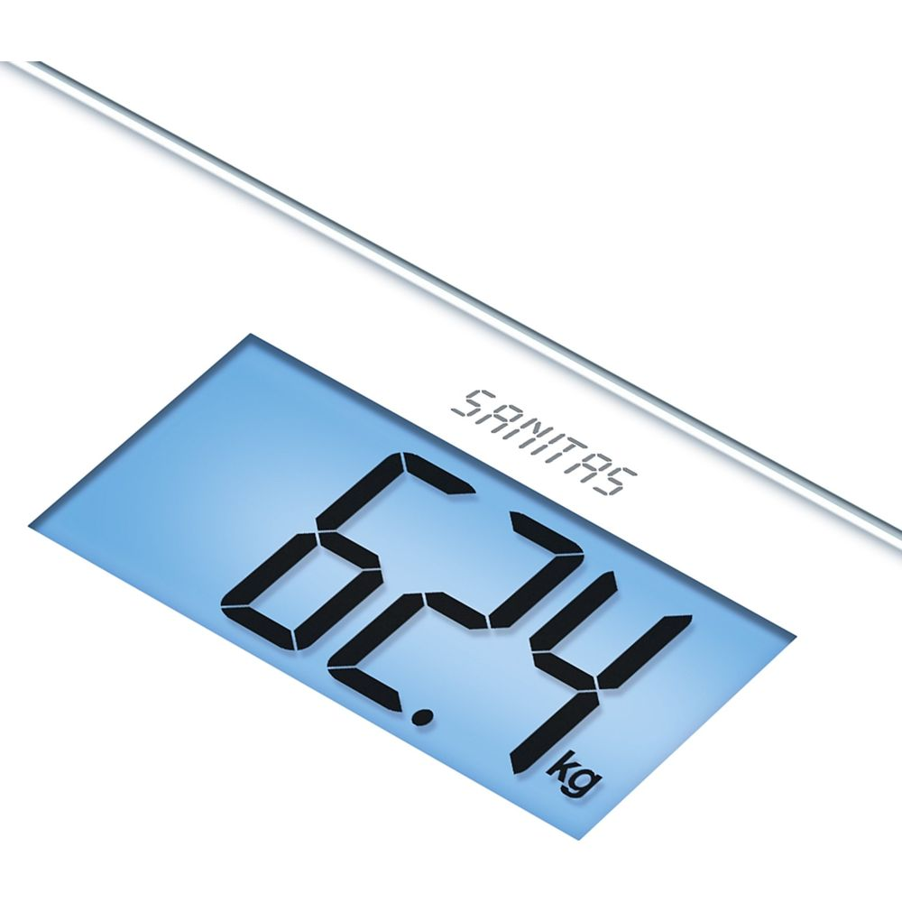 Waga cyfrowa pokazuje 62,4 kg. Marka to Sanitas.