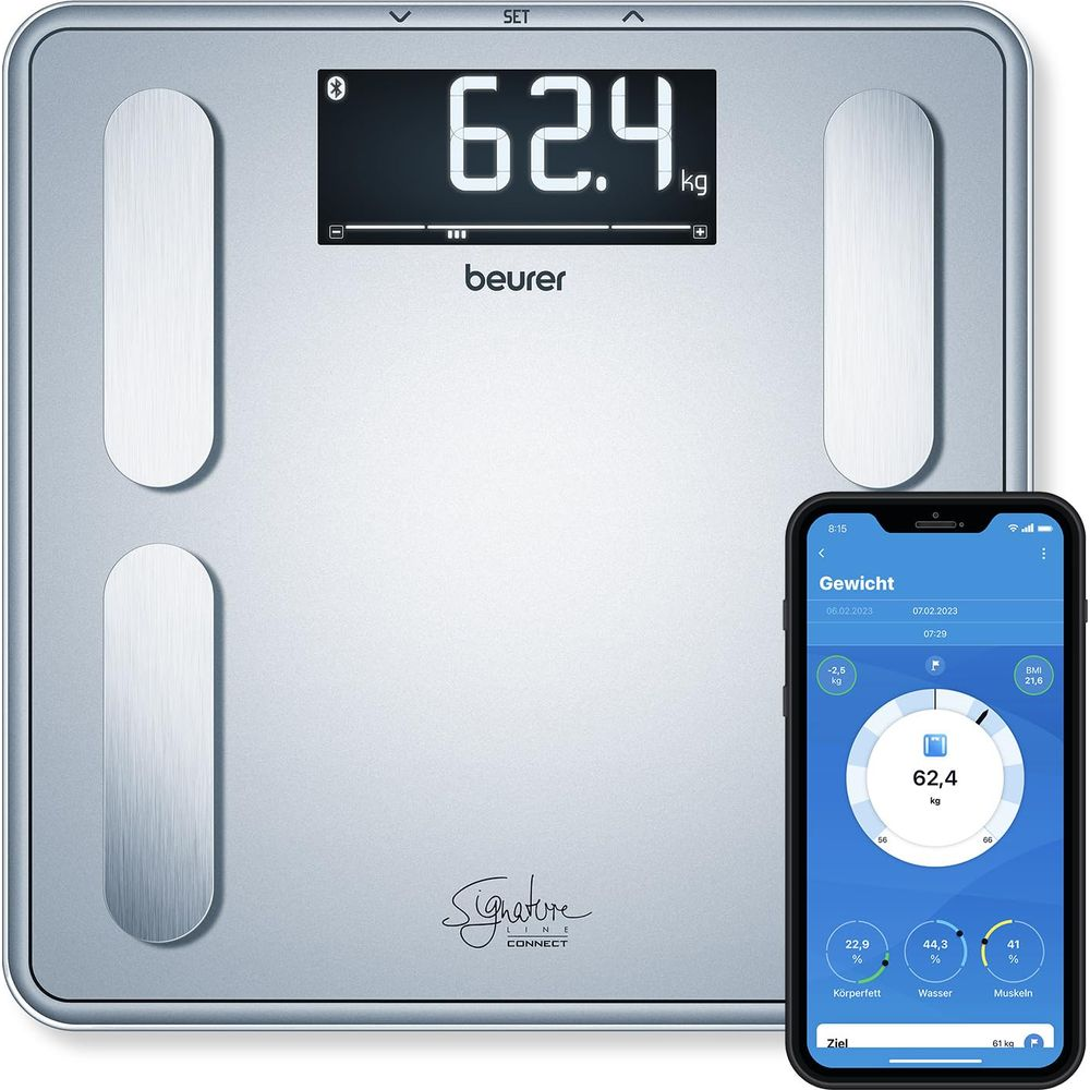 Eine digitale Personenwaage mit Display und daneben ein Smartphone mit Gewichtsdaten.