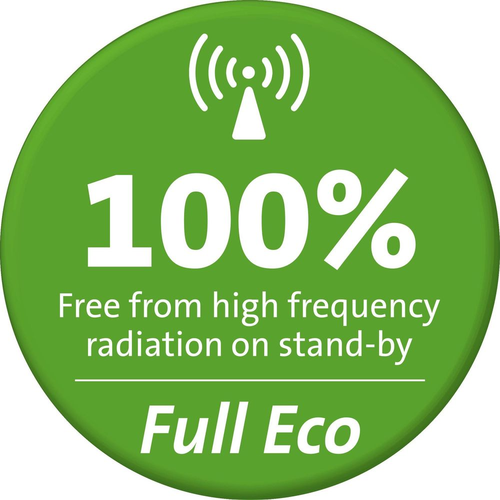 Zielone koło logo z białym tekstem '100% wolne od promieniowania wysokiej częstotliwości w trybie czuwania Pełny Eco'.