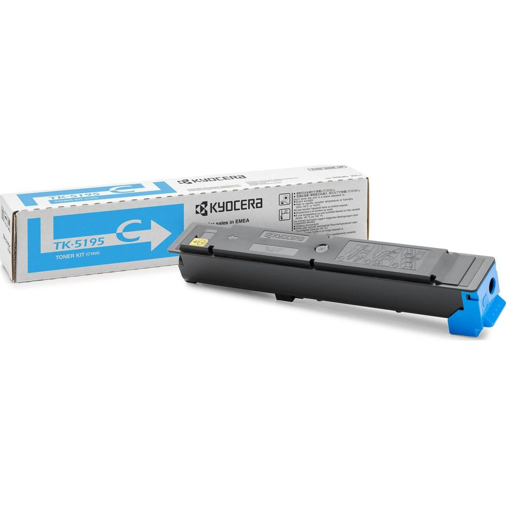 Kit de toner cyan Kyocera TK-5195 à côté de sa boîte bleue et blanche.
